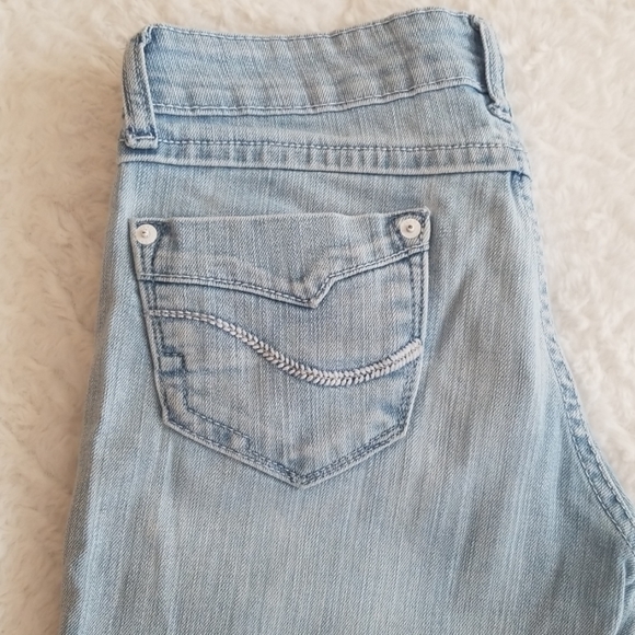 Kraus Jean's light wash denim capri - Picture 3 of 8